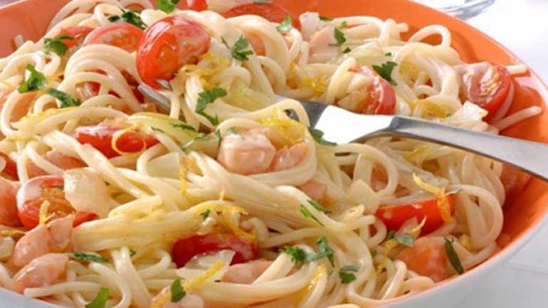 Καρμπονάρα με καπνιστό σολωμό